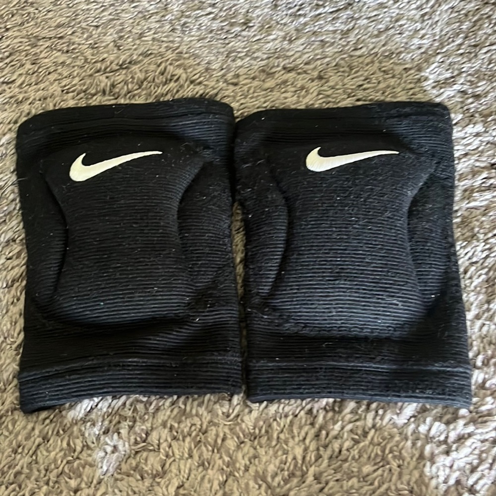 Nike volleyball kneepads